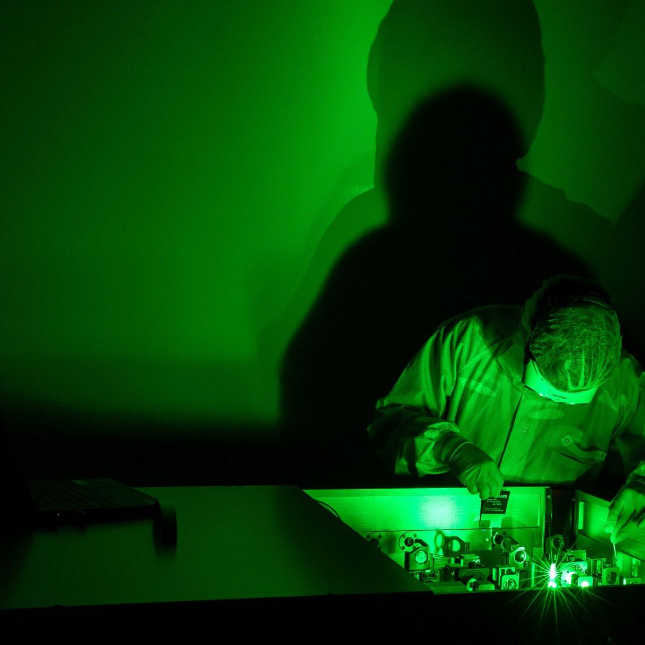White Dwarf laser for three photon microscopy with two output channels at 1300 nm and 1700 nm. Model name WD-1300-1700-pro